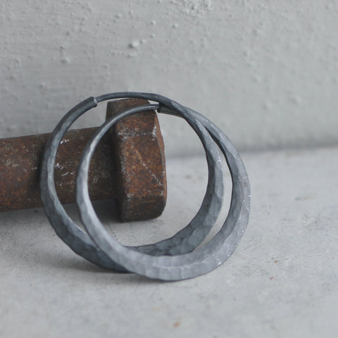 dark silver hoop with ball pein texture endless style